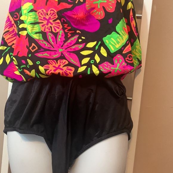 St. Tropez Swimwear Vintage Neon Print 1 Piece 🥳🛍Host Pick🛍🥳 - Picture 2 of 5